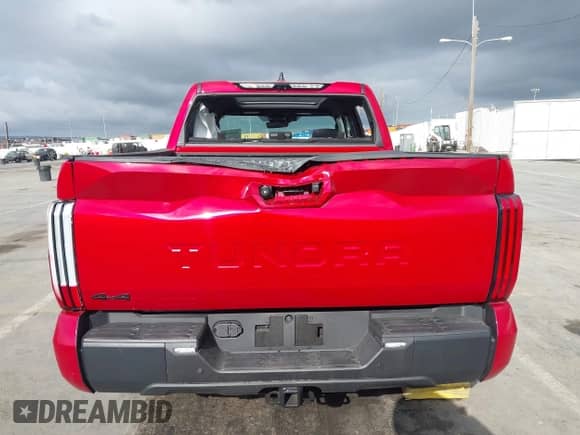 2025 Toyota Tundra SR5 z VIN 5TFWA5DB3SX286467, wystawiony jako IAAI lot #43203208 z przebiegiem Nie podano mil oraz . Historia ofert i sprzedaży dostępna na DreamBid. Obrazek 15.