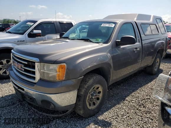2013 GMC Sierra 1500 Work Truck z VIN 1GTN2TEX4DZ247613, wystawiony jako Copart lot #62377025 z przebiegiem Nie podano mil oraz Szkoda całkowita • Salvage title. Historia ofert i sprzedaży dostępna na DreamBid. Obrazek 1.