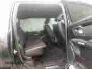 2020 Ram 1500 Laramie z VIN 1C6SRFJT7LN328900, wystawiony jako IAAI lot #42640032 z przebiegiem 81 581 mil mil oraz . Historia ofert i sprzedaży dostępna na DreamBid. Obrazek 8.