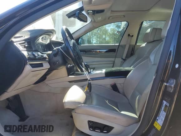 2009 BMW 7 Series 750Li with VIN WBAKB83529CY61276, listed as a Copart auction lot 85723525 with 110,686 mi miles and Salvage title. Bid and sale history available at DreamBid. Image 7.