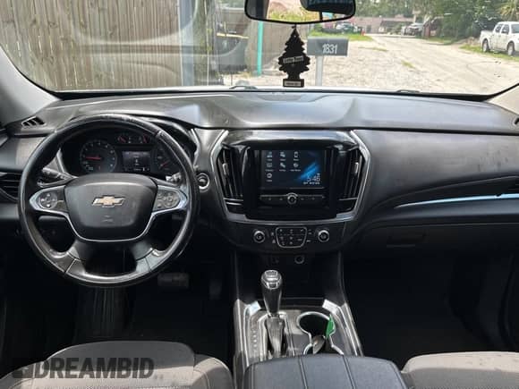 2019 Chevrolet Traverse LT Cloth with VIN 1GNEVMKW7KJ166875, listed as a Copart auction lot 68889035 with 35,180 mi miles and Clean title. Bid and sale history available at DreamBid. Image 9.