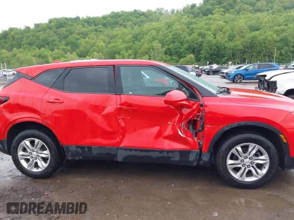 2020 Chevrolet Blazer LT z VIN 3GNKBHR46LS669529, wystawiony jako IAAI lot #42226887 z przebiegiem 87 894 mil mil oraz . Historia ofert i sprzedaży dostępna na DreamBid. Obrazek 14.