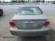 2005 Toyota Camry STD z VIN 4T1BE32K05U596300, wystawiony jako Copart lot #85861255 z przebiegiem 206 602 mil mil oraz Szkoda całkowita • Salvage title. Historia ofert i sprzedaży dostępna na DreamBid. Obrazek 6.