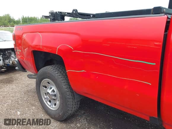 2018 Chevrolet Silverado 2500HD Work Truck z VIN 1GC0KUEG0JZ123978, wystawiony jako IAAI lot #42566894 z przebiegiem 95 533 mil mil oraz . Historia ofert i sprzedaży dostępna na DreamBid. Obrazek 14.