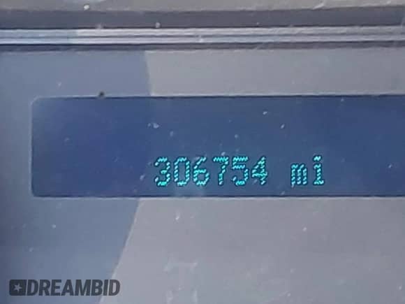 2011 Ford F-250 XL z VIN 1FT7W2BT6BEB07351, wystawiony jako IAAI lot #43065969 z przebiegiem 306 754 mil mil oraz . Historia ofert i sprzedaży dostępna na DreamBid. Obrazek 16.