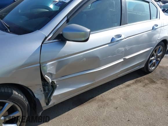 2009 Honda Accord EX-L with VIN 1HGCP36809A028008, listed as a IAAI auction lot 41217826 with 117,219 mi miles and . Bid and sale history available at DreamBid. Image 6.