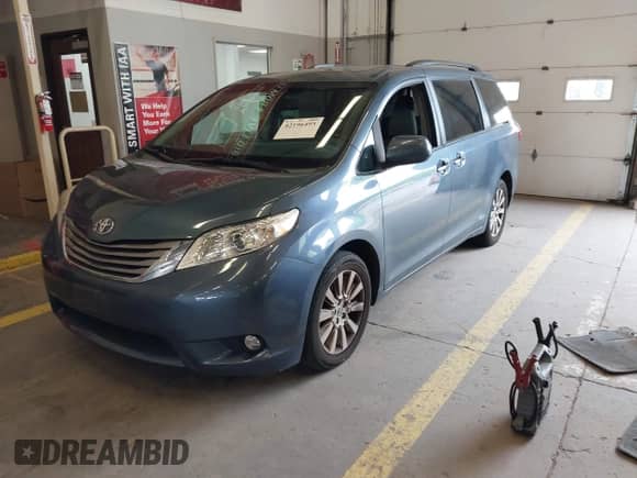 2015 Toyota Sienna Limited z VIN 5TDDK3DCXFS124994, wystawiony jako IAAI lot #42196493 z przebiegiem 60 929 mil mil oraz . Historia ofert i sprzedaży dostępna na DreamBid. Obrazek 2.