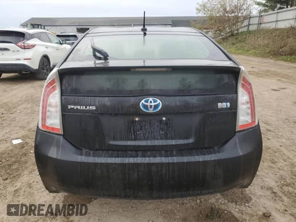2014 Toyota Prius Two with VIN JTDKN3DUXE1742142, listed as a Copart auction lot 90444285 with 258,335 mi miles and Clean title. Bid and sale history available at DreamBid. Image 6.