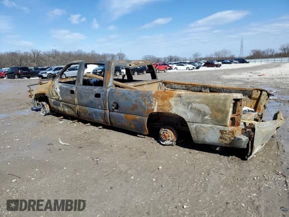 2002 Chevrolet Silverado 2500HD LS z VIN 1GCHK23G62F146890, wystawiony jako Copart lot #48225525 z przebiegiem Nie podano mil oraz Nie do naprawy • Non repairable. Historia ofert i sprzedaży dostępna na DreamBid. Obrazek 2.
