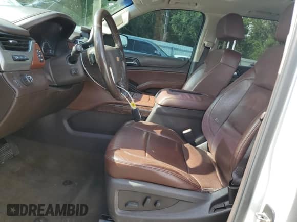 2016 Chevrolet Suburban LTZ z VIN 1GNSCJKC9GR233790, wystawiony jako Copart lot #70158445 z przebiegiem 222 067 mil mil oraz Czysty tytuł • Clean title. Historia ofert i sprzedaży dostępna na DreamBid. Obrazek 7.