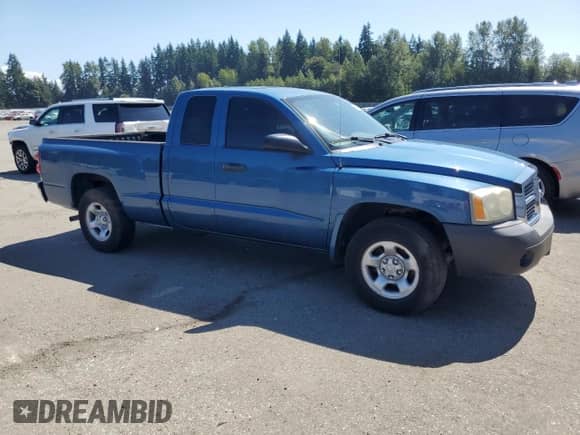 2005 Dodge Dakota ST z VIN 1D7HE22KX5S252192, wystawiony jako Copart lot #69063605 z przebiegiem 94 335 mil mil oraz Czysty tytuł • Clean title. Historia ofert i sprzedaży dostępna na DreamBid. Obrazek 4.