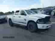 2020 Ram 1500 Tradesman z VIN 3C6RR7KT6LG131857, wystawiony jako IAAI lot #42724128 z przebiegiem 82 665 mil mil oraz . Historia ofert i sprzedaży dostępna na DreamBid. Obrazek 1.