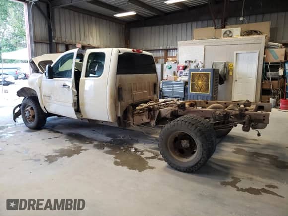2011 Chevrolet Silverado 3500 z VIN 1GB5KZCL7BZ205246, wystawiony jako Copart lot #66574374 z przebiegiem Nie podano mil oraz Szkoda całkowita • Salvage title. Historia ofert i sprzedaży dostępna na DreamBid. Obrazek 2.