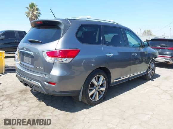 2015 Nissan Pathfinder SL with VIN 5N1AR2MN6FC672756, listed as a IAAI auction lot 43326735 with 131,367 mi miles and . Bid and sale history available at DreamBid. Image 4.