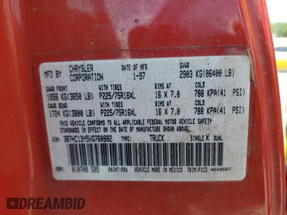 1997 Dodge 1500 z VIN 3B7HC13Y5VG760882, wystawiony jako Copart lot #60505475 z przebiegiem 263 745 mil mil oraz Szkoda całkowita • Salvage title. Historia ofert i sprzedaży dostępna na DreamBid. Obrazek 12.