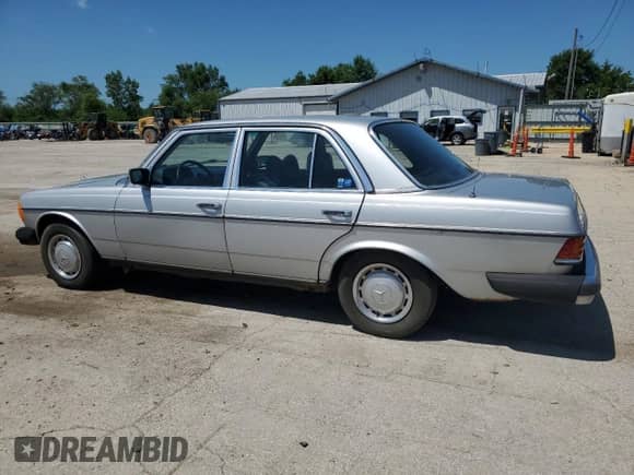 1979 Mercedes-Benz 300 с VIN 12313012127361, выставлен на аукционе Copart как лот 61981455 с пробегом 173 130 миль миль и Чистый • Clean title. История ставок и продаж доступна на DreamBid. Изображение 2.