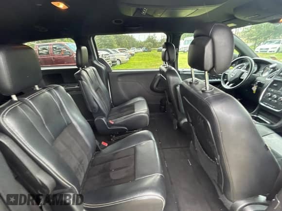2014 Dodge Grand Caravan SXT z VIN 2C4RDGCG6ER412434, wystawiony jako Copart lot #70189305 z przebiegiem 144 800 mil mil oraz Czysty tytuł • Clean title. Historia ofert i sprzedaży dostępna na DreamBid. Obrazek 6.