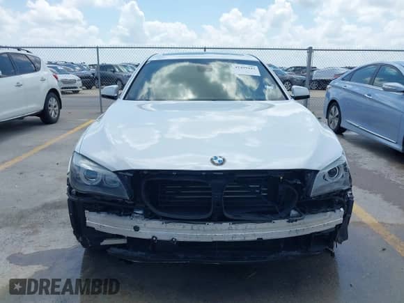 2012 BMW 7 Series 750Li z VIN WBAKB8C54CC964576, wystawiony jako IAAI lot #42499443 z przebiegiem 78 728 mil mil oraz . Historia ofert i sprzedaży dostępna na DreamBid. Obrazek 6.
