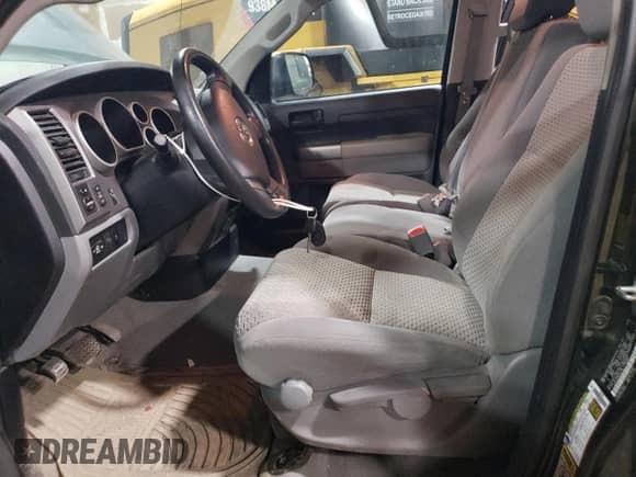 2011 Toyota Tundra с VIN 5TFUY5F14BX174154, выставлен на аукционе Copart как лот 84732355 с пробегом 97 053 миль миль и Списание • Salvage title. История ставок и продаж доступна на DreamBid. Изображение 7.