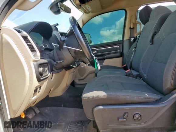 2021 Ram 1500 Big Horn z VIN 1C6SRFFT0MN807203, wystawiony jako Copart lot #85558825 z przebiegiem 161 328 mil mil oraz Czysty tytuł • Clean title. Historia ofert i sprzedaży dostępna na DreamBid. Obrazek 7.