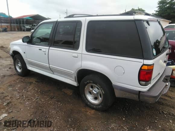 1997 Ford Explorer XLT с VIN 1FMDU35P5VUD09276, выставлен на аукционе IAAI как лот 42221438 с пробегом 152 881 миль миль и . История ставок и продаж доступна на DreamBid. Изображение 3.