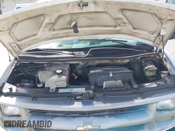 2000 Chevrolet Express Cargo with VIN 1GCFG25W2Y1158635, listed as a IAAI auction lot 42288585 with 173,837 mi miles and . Bid and sale history available at DreamBid. Image 10.