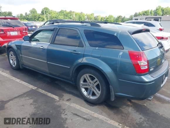2005 Dodge Magnum RT with VIN 2D4GV58235H164951, listed as a IAAI auction lot 42325563 with 177,746 mi miles and . Bid and sale history available at DreamBid. Image 3.