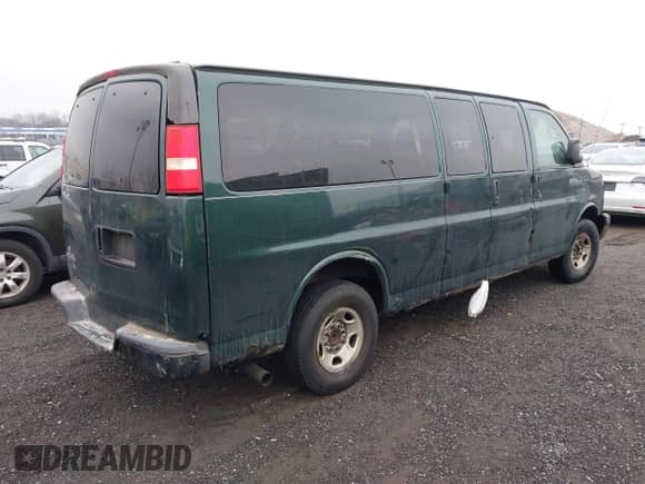 2007 Chevrolet City Express Cargo z VIN 1GNHG39UX71244837, wystawiony jako IAAI lot #41466608 z przebiegiem 317 604 mil mil oraz . Historia ofert i sprzedaży dostępna na DreamBid. Obrazek 4.