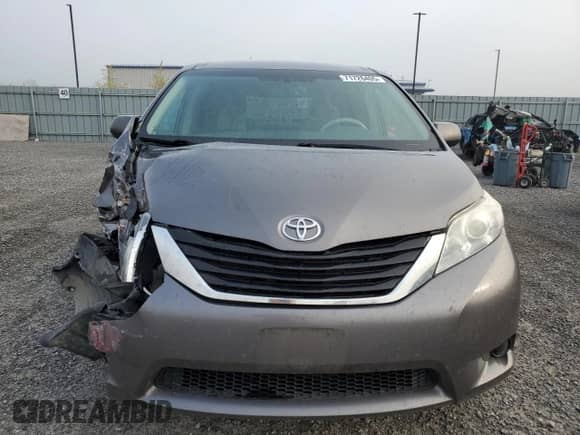 2014 Toyota Sienna LE z VIN 5TDJK3DC1ES075847, wystawiony jako Copart lot #71726405 z przebiegiem 330 561 mil mil oraz Szkoda całkowita • Salvage title. Historia ofert i sprzedaży dostępna na DreamBid. Obrazek 5.