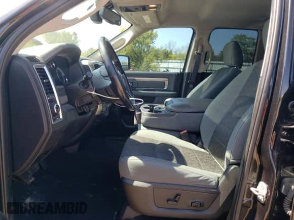 2018 Ram 1500 Big Horn z VIN 1C6RR7GT2JS312100, wystawiony jako Copart lot #80010715 z przebiegiem 128 198 mil mil oraz Szkoda całkowita • Salvage title. Historia ofert i sprzedaży dostępna na DreamBid. Obrazek 7.