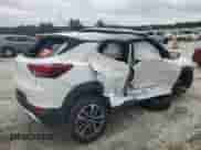 2024 Chevrolet TrailBlazer LT z VIN KL79MPSL6RB145618, wystawiony jako Copart lot #68153785 z przebiegiem 22 757 mil mil oraz Szkoda całkowita • Salvage title. Historia ofert i sprzedaży dostępna na DreamBid. Obrazek 3.