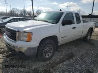 2011 GMC Sierra 1500 SL z VIN 1GTR2UEA7BZ189576, wystawiony jako Copart lot #43906845 z przebiegiem 190 607 mil mil oraz Czysty tytuł • Clean title. Historia ofert i sprzedaży dostępna na DreamBid. Obrazek 1.