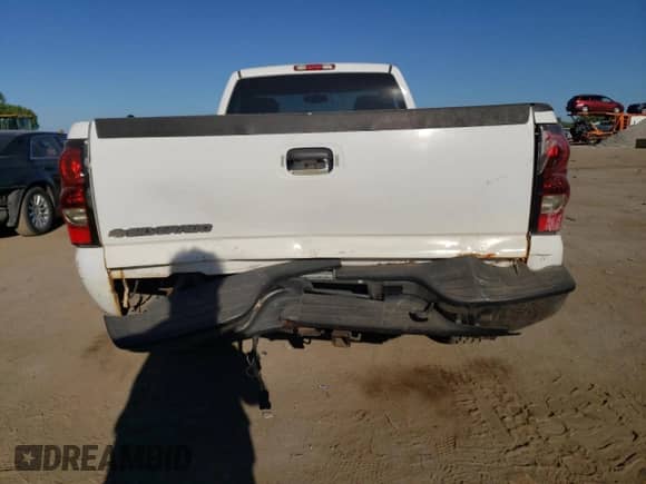 2007 Chevrolet Silverado 1500 Work Truck z VIN 1GCEK14V77E149501, wystawiony jako Copart lot #69477424 z przebiegiem 215 971 mil mil oraz Szkoda całkowita • Salvage title. Historia ofert i sprzedaży dostępna na DreamBid. Obrazek 6.
