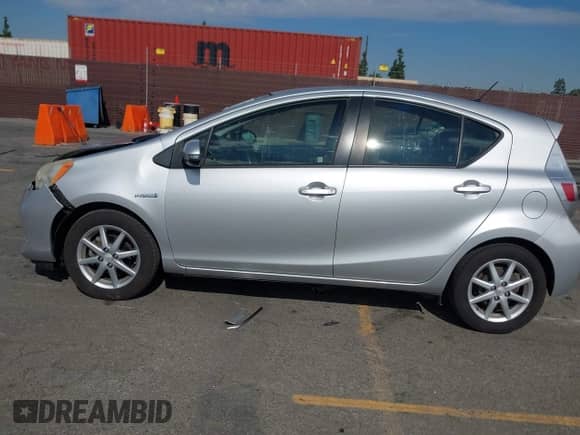 2014 Toyota Prius One z VIN JTDKDTB39E1059717, wystawiony jako IAAI lot #43503866 z przebiegiem 132 202 mil mil oraz . Historia ofert i sprzedaży dostępna na DreamBid. Obrazek 14.