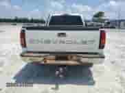 2002 Chevrolet Silverado 1500 z VIN 1GCEC14W62Z117467, wystawiony jako Copart lot #61867005 z przebiegiem 346 188 mil mil oraz Szkoda całkowita • Salvage title. Historia ofert i sprzedaży dostępna na DreamBid. Obrazek 6.