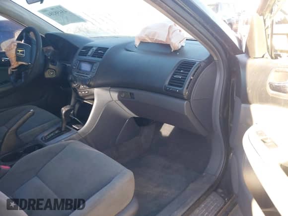 2006 Honda Accord EX z VIN 1HGCM56746A060841, wystawiony jako IAAI lot #43458284 z przebiegiem 173 660 mil mil oraz . Historia ofert i sprzedaży dostępna na DreamBid. Obrazek 5.