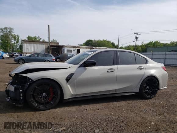 2022 BMW M3 Competition xDrive z VIN WBS43AY06NFN20476, wystawiony jako Copart lot #57796215 z przebiegiem 27 121 mil mil oraz Szkoda całkowita • Salvage title. Historia ofert i sprzedaży dostępna na DreamBid. Obrazek 1.