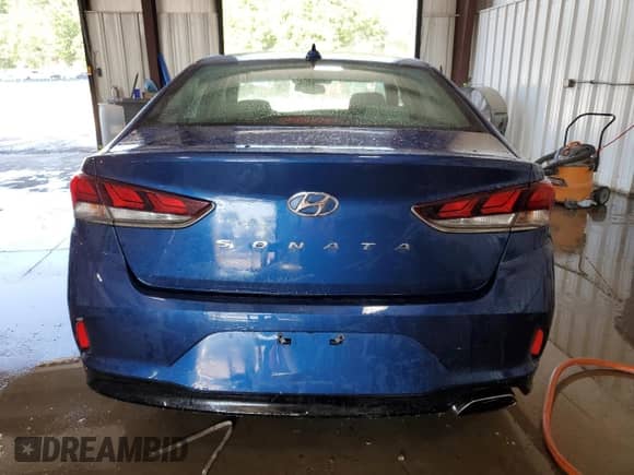2018 Hyundai Sonata SEL с VIN 5NPE34AF2JH617993, выставлен на аукционе Copart как лот 66147585 с пробегом 74 095 миль миль и Списание • Salvage title. История ставок и продаж доступна на DreamBid. Изображение 6.