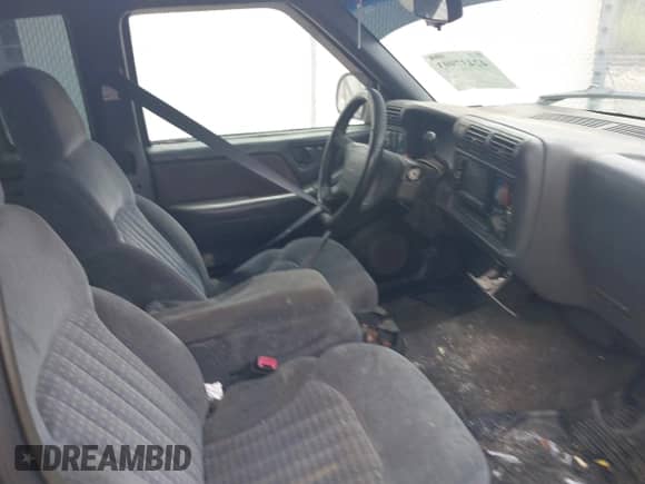 1997 Chevrolet S-10 LS with VIN 1GCCS1941VK122638, listed as a IAAI auction lot 42437993 with 237,791 mi miles and . Bid and sale history available at DreamBid. Image 5.