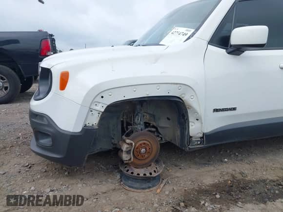 2018 Jeep Renegade Latitude with VIN ZACCJABB5JPJ67879, listed as a IAAI auction lot 42754749 with 114,217 mi miles and . Bid and sale history available at DreamBid. Image 6.