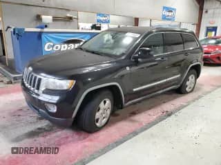 2011 Jeep Grand Cherokee Laredo с VIN 1J4RR4GG3BC554684, выставлен на аукционе Copart как лот 82704605 с пробегом 93 706 миль миль и Чистый • Clean title. История ставок и продаж доступна на DreamBid. Изображение 1.