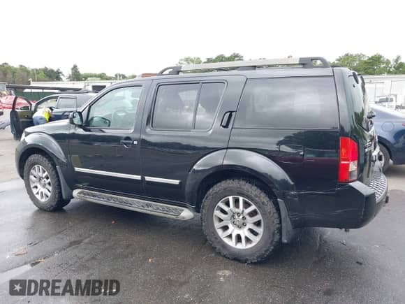 2011 Nissan Pathfinder LE z VIN 5N1AR1NB4BC627114, wystawiony jako IAAI lot #42713940 z przebiegiem 192 036 mil mil oraz . Historia ofert i sprzedaży dostępna na DreamBid. Obrazek 6.