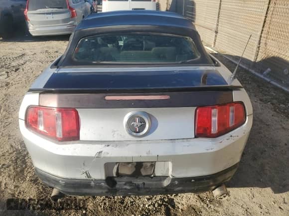2010 Ford Mustang V6 z VIN 1ZVBP8EN6A5175779, wystawiony jako Copart lot #82609175 z przebiegiem 166 982 mil mil oraz Czysty tytuł • Clean title. Historia ofert i sprzedaży dostępna na DreamBid. Obrazek 6.