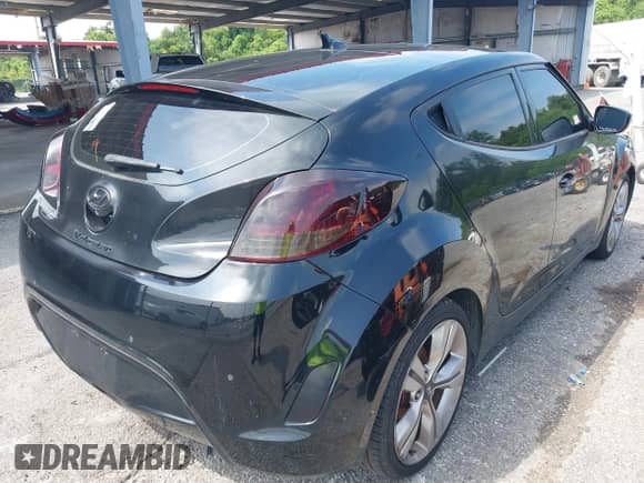 2013 Hyundai Veloster w/Black Int z VIN KMHTC6AD7DU154918, wystawiony jako IAAI lot #42902208 z przebiegiem 103 939 mil mil oraz . Historia ofert i sprzedaży dostępna na DreamBid. Obrazek 4.