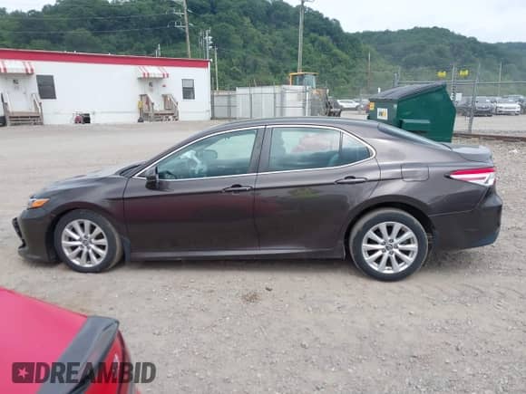 2018 Toyota Camry SE z VIN 4T1B11HK8JU541000, wystawiony jako IAAI lot #42759084 z przebiegiem 54 273 mil mil oraz . Historia ofert i sprzedaży dostępna na DreamBid. Obrazek 14.