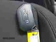 2023 Jeep Wrangler Sport S с VIN 1C4HJXDG4PW678113, выставлен на аукционе IAAI как лот 42200402 с пробегом 21 614 миль миль и . История ставок и продаж доступна на DreamBid. Изображение 11.