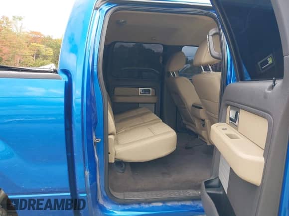 2010 Ford F-150 XL z VIN 1FTEW1E81AFC96122, wystawiony jako IAAI lot #43256912 z przebiegiem 100 585 mil mil oraz . Historia ofert i sprzedaży dostępna na DreamBid. Obrazek 8.