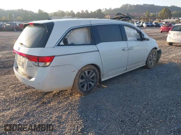 2015 Honda Odyssey Touring Elite с VIN 5FNRL5H98FB066160, выставлен на аукционе IAAI как лот 43201355 с пробегом Не указан миль и . История ставок и продаж доступна на DreamBid. Изображение 4.