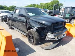 2018 Ram 1500 Big Horn z VIN 3C6RR7LT8JG130740, wystawiony jako IAAI lot #42822308 z przebiegiem 103 758 mil mil oraz . Historia ofert i sprzedaży dostępna na DreamBid. Obrazek 1.