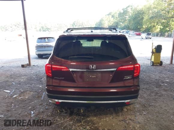 2016 Honda Pilot Touring z VIN 5FNYF6H95GB061170, wystawiony jako IAAI lot #42879963 z przebiegiem 198 451 mil mil oraz . Historia ofert i sprzedaży dostępna na DreamBid. Obrazek 16.